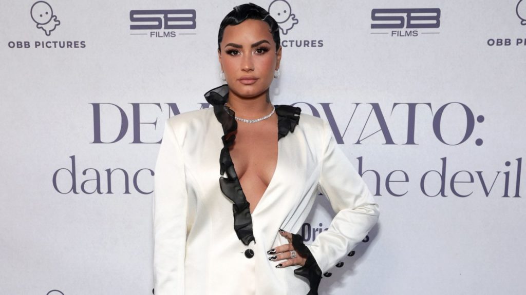 Após terminar noivado, Demi Lovato diz ser “gay demais” para casar com um homem