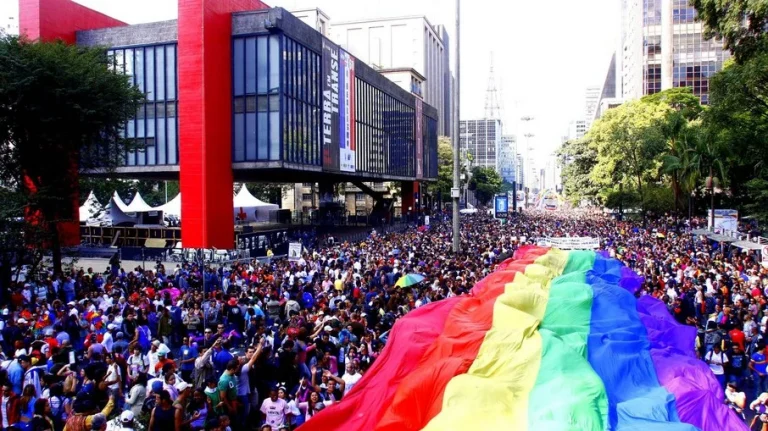 Parada LGBT+ tem público recorde de 4 milhões de pessoas, diz organização