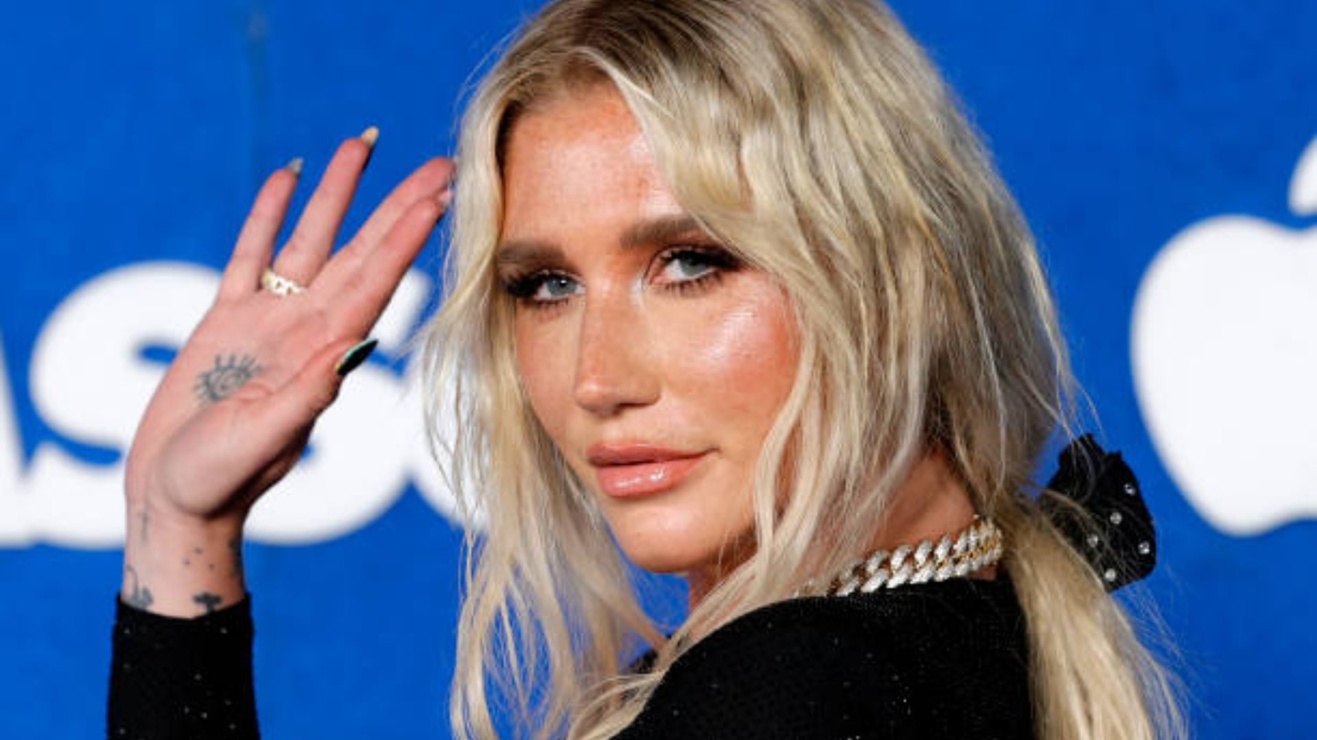 Kesha compartilha trecho de nova música